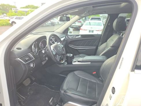 Used 2016 Mercedes-Benz GL 550 4MATIC image 29