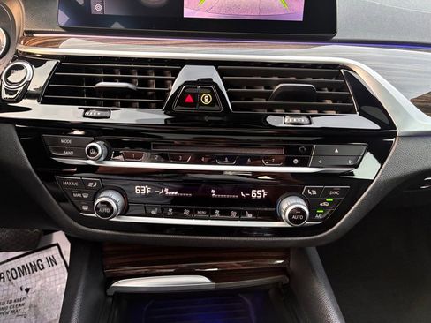Used 2019 BMW 530i xDrive AWD/4WD image 30