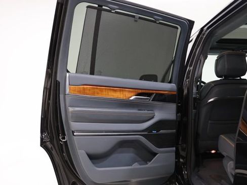 Used 2023 Jeep Grand Wagoneer Series II AWD/4WD image 34