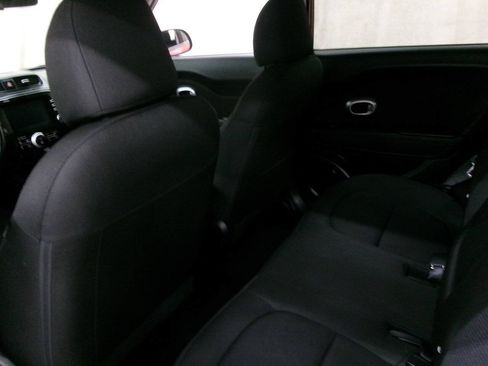 Used 2018 Kia Soul + FWD image 16
