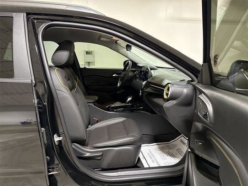 Used 2024 Chevrolet Trax ACTIV w/ Driver Confidence Package image 21