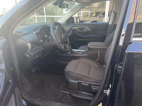 Used 2021 Chevrolet Traverse LS image 12