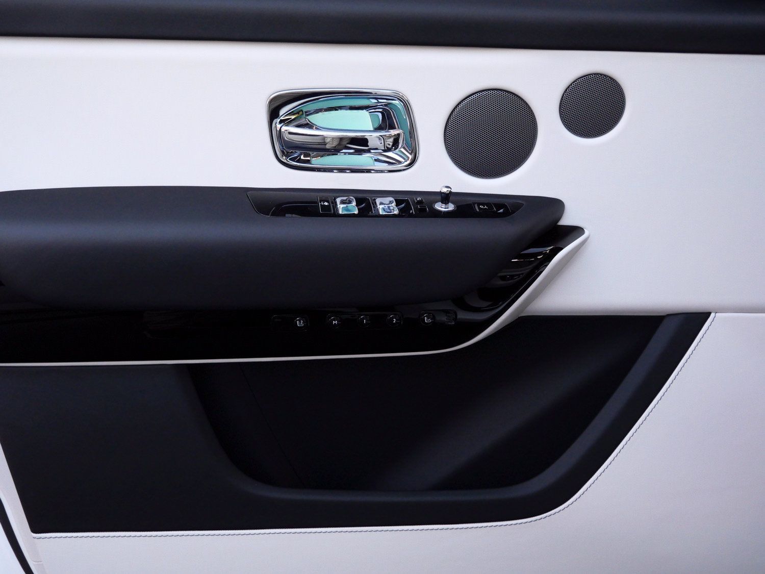 Certified 2025 Rolls-Royce Cullinan AWD/4WD image 11