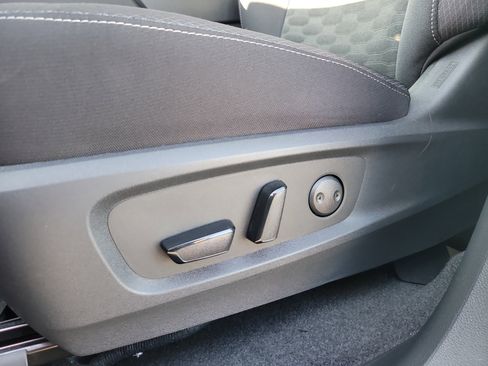 Used 2025 Nissan Pathfinder SV w/ SV Premium Package image 18