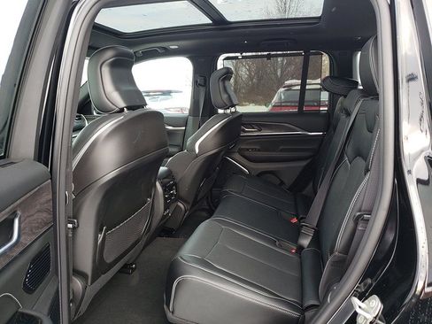 Used 2024 Jeep Grand Cherokee Overland w/ Luxury Tech Group IV image 16