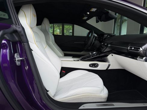 Used 2025 Aston Martin V8 Vantage Coupe RWD image 28