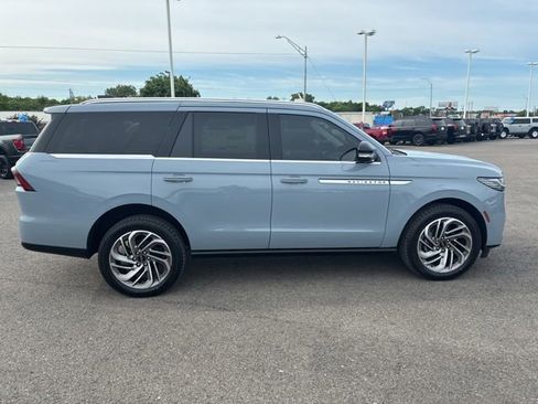New 2026 Lincoln Navigator Reserve AWD/4WD image 6