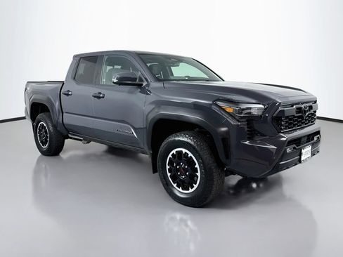 Used 2024 Toyota Tacoma TRD Off-Road w/ TRD Off Road Premium Package AWD/4WD image 4