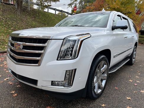 Used 2020 Cadillac Escalade ESV Premium Luxury image 32