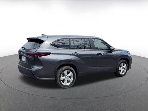 Used 2025 Toyota Highlander LE image 15