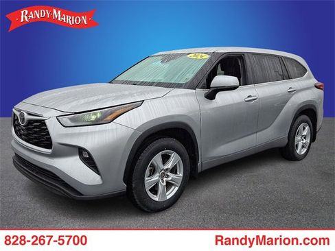 Used 2024 Toyota Highlander LE image 1