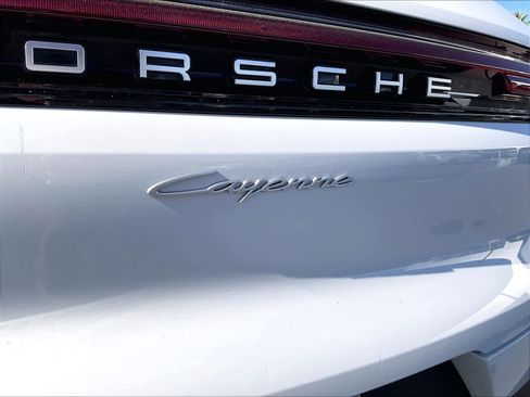 Used 2024 Porsche Cayenne AWD/4WD image 11