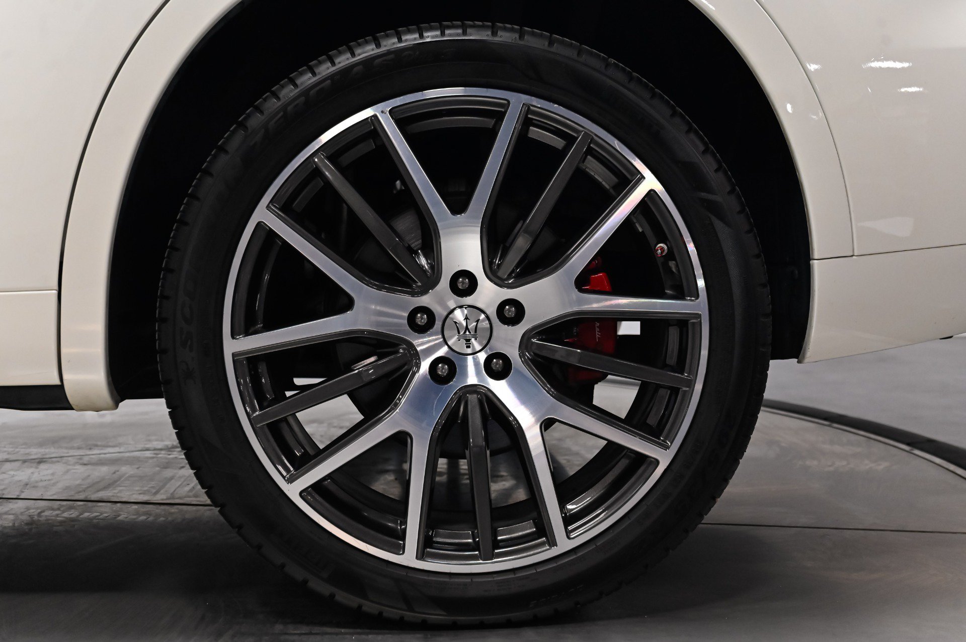 Used 2020 Maserati Levante GranLusso AWD/4WD image 14