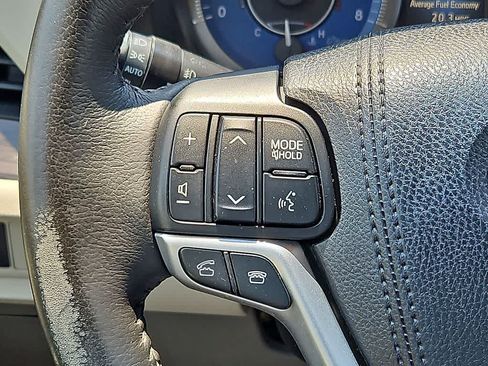 Used 2016 Toyota Sienna XLE w/ XLE Navigation Package FWD image 21