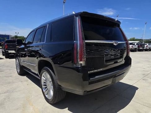 Used 2016 Cadillac Escalade Platinum image 4