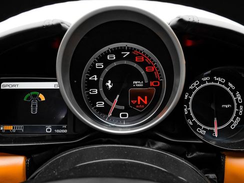 Used 2015 Ferrari California T RWD image 28