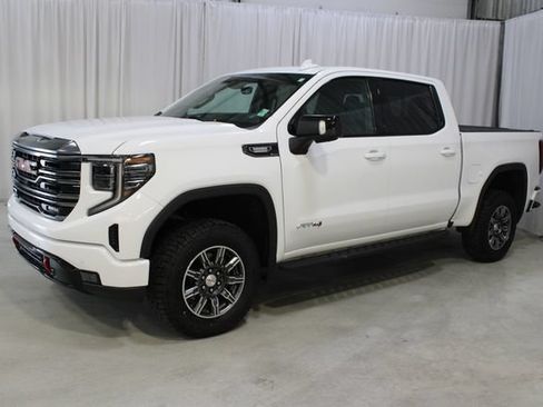 Used 2024 GMC Sierra 1500 AT4 w/ Technology Package AWD/4WD image 28
