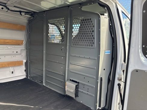 Used 2014 Ford E-250 and Econoline 250 w/ Power Group image 26
