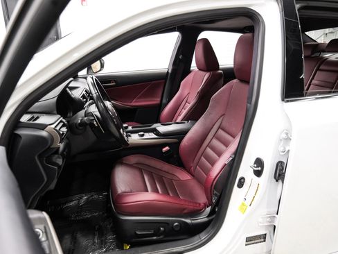 Used 2019 Lexus IS 300 image 38