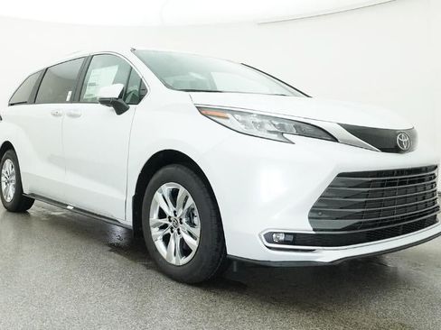 New 2026 Toyota Sienna Limited FWD image 29