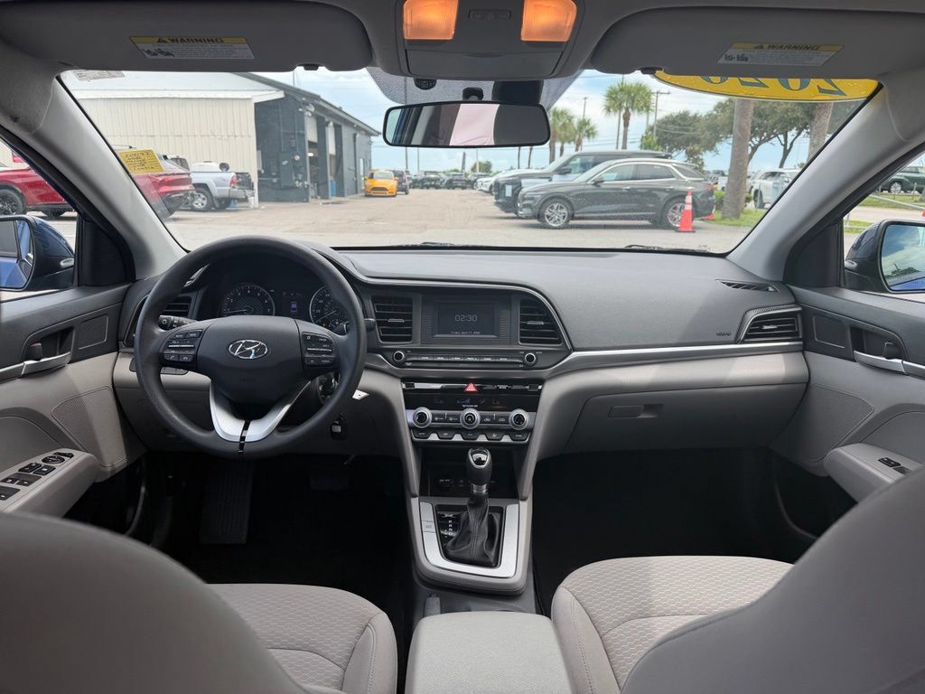 Used 2020 Hyundai Elantra SE FWD image 18