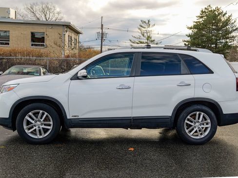Used 2014 Kia Sorento LX image 4