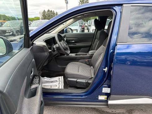 Used 2025 Nissan Kicks SV AWD/4WD image 19