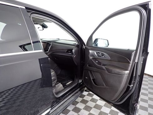 Used 2019 Chevrolet Traverse Premier w/ LPO, Blackout Package AWD/4WD image 42