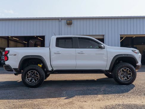 Used 2024 Chevrolet Colorado ZR2 w/ Technology Package AWD/4WD image 8