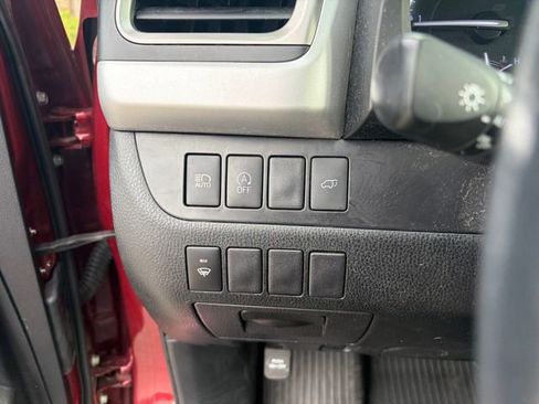 Used 2019 Toyota Highlander SE w/ Nightshade Edition image 31