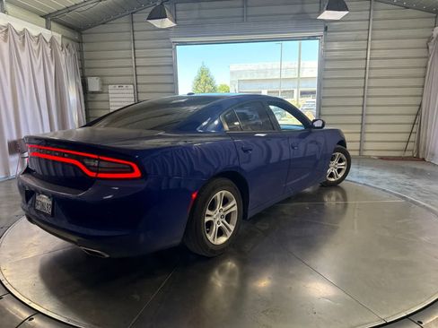 Used 2020 Dodge Charger SXT w/ Leather Interior Group RWD image 5