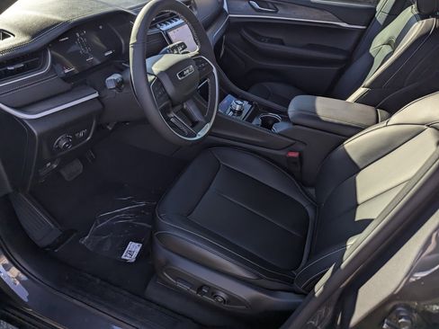 New 2025 Jeep Grand Cherokee L Limited image 9