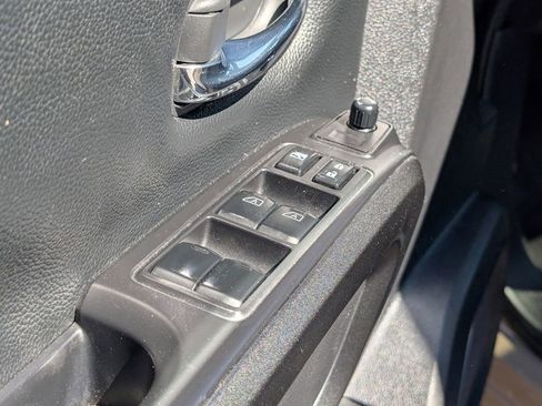 Used 2021 Nissan Titan PRO-4X w/ Pro-4x Convenience Package image 16