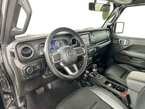 Used 2023 Jeep Wrangler Unlimited Sahara w/ Cold Weather Group AWD/4WD image 21