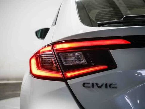 Used 2023 Honda Civic Sport image 9