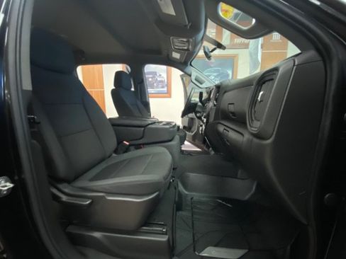Used 2021 Chevrolet Silverado 1500 Custom Trail Boss AWD/4WD image 13