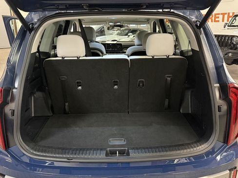 Used 2025 Kia Telluride S FWD image 33