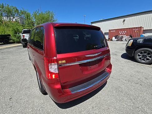 Used 2012 Chrysler Town & Country Touring w/ Entertainment Group #1 image 5