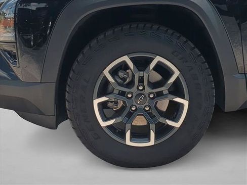 Used 2025 Chevrolet Equinox ACTIV w/ Safety and Technology Package FWD image 23