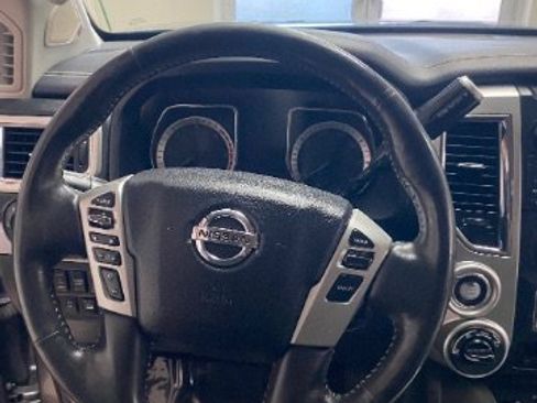 Used 2017 Nissan Titan PRO-4X w/ Pro-4x Convenience Package AWD/4WD image 21