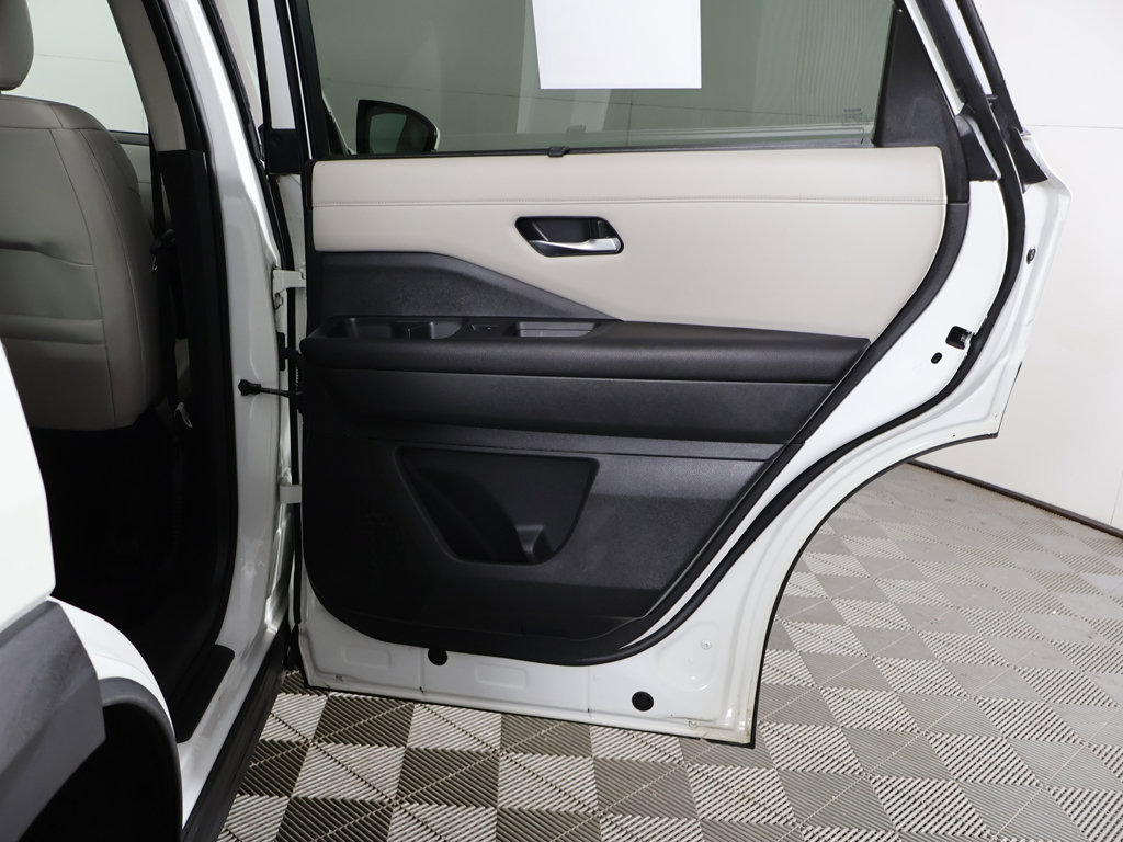 Used 2023 Nissan Pathfinder SL AWD/4WD image 27