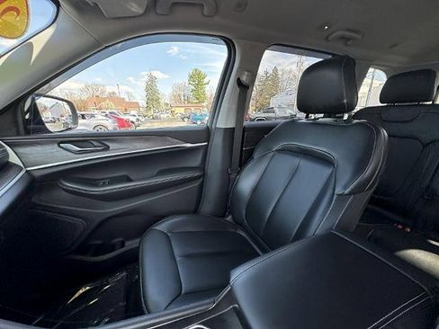Used 2024 Jeep Grand Cherokee Limited AWD/4WD image 24