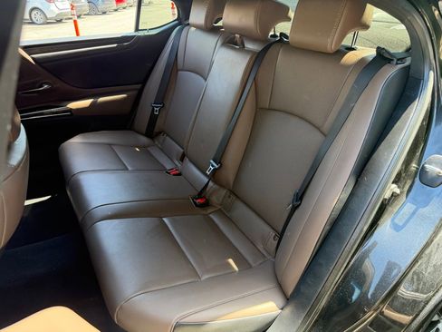 Used 2025 Lexus ES 300h w/ Premium Package image 31