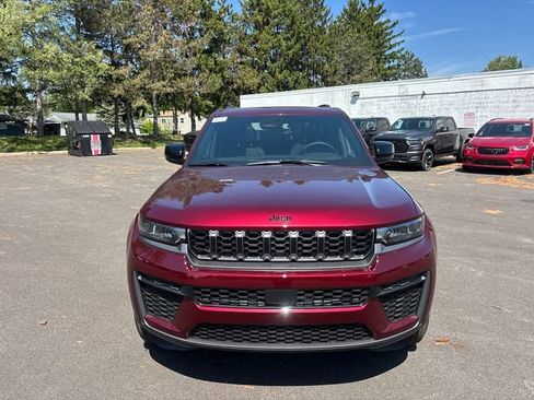 New 2026 Jeep Grand Cherokee Altitude AWD/4WD image 5
