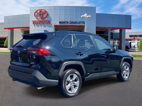 Used 2025 Toyota RAV4 LE AWD/4WD image 8