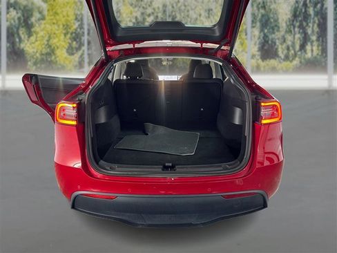 Used 2021 Tesla Model Y 2WD image 12