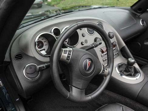 Used 2007 Pontiac Solstice Convertible w/ Premium Package RWD image 32