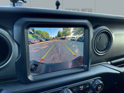 Used 2021 Jeep Gladiator Sport AWD/4WD image 16
