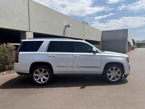 Used 2016 Cadillac Escalade Premium AWD/4WD image 3