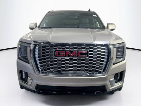 Used 2022 GMC Yukon XL SLE AWD/4WD image 2